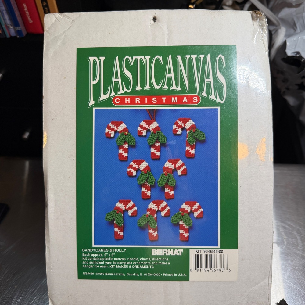 Bernat Candycanes‎ & Holly Christmas Plastic Canvas Kit Makes 8 1993 Vintage New